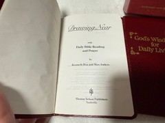 GOD&rsquo;S WISDOM FOR DAILY LIVING 3 BOOK BOX SET BONDED LEATHER GILDED GOLD EDGES