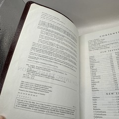Holy Bible: People&rsquo;s Parallel Edition King James Version New Living Translation
