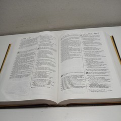 Holy Bible: People&rsquo;s Parallel Edition King James Version/New Living Translation
