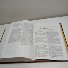 Holy Bible: People&rsquo;s Parallel Edition King James Version/New Living Translation