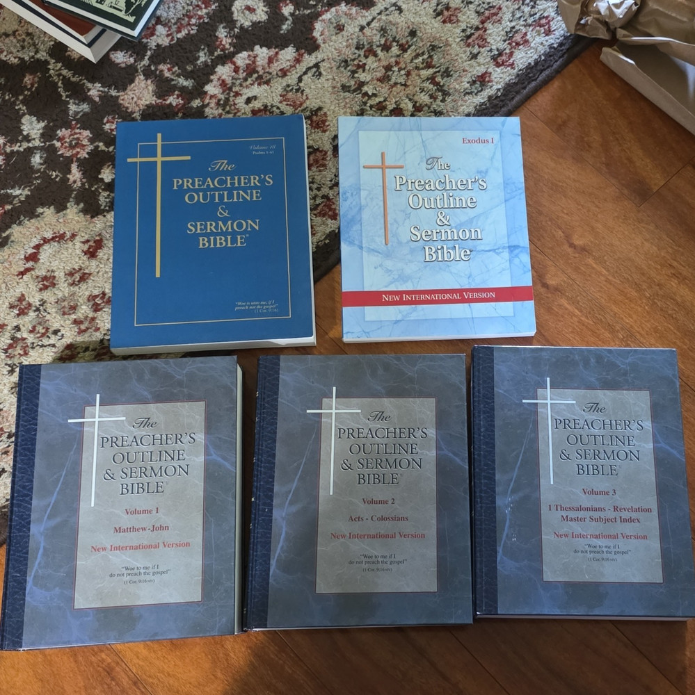Leadership Ministries Worldwide Preacher&rsquo;s Outline & Sermon Bible NIV HC Lot 5
