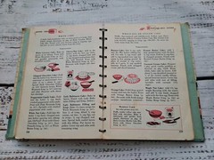 Betty Crocker&rsquo;s Good & Easy Cook Book 1954 1000 recipes 256 pages 1st Edition