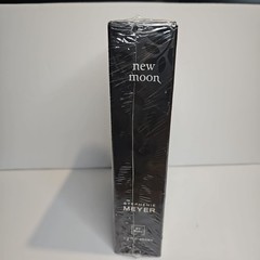 New Moon by Stephenie Meyer Collector&rsquo;s Edition Deluxe Slipcase Cloth Cover