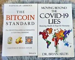 2 book&rsquo;s combo The Bitcoin Standard , Moving Beyond theCovid-19 Lies👌👌👍pb