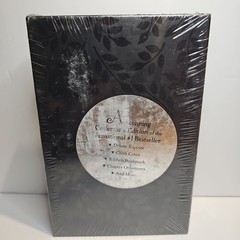 New Moon by Stephenie Meyer Collector&rsquo;s Edition Deluxe Slipcase Cloth Cover