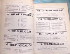 « Cat Catalog », The Ultimate Cat Book, Large « Very Good » 1st Ed. Book, 352 pages