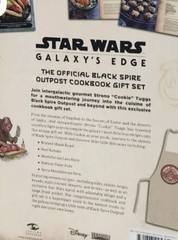 Star Wars: Galaxy&rsquo;s Edge Gift Set Official Black Spire Outpost Cookbook & Apron