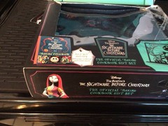 Tim Burton&rsquo;s The Nightmare Before Christmas: The Official Cookbook Gift Set Read