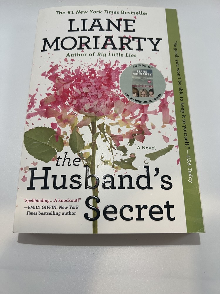 Husband&rsquo;s Secret by Liane Moriarty (2015, Trade Paperback)