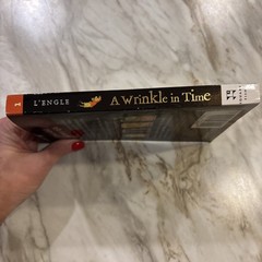 A Wrinkle in Time: (Newbery Medal Winner) by L&rsquo;Engle, Madeleine