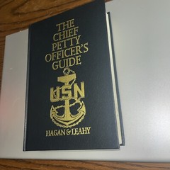 The Chief Petty Officer&rsquo;s Guide by Hagan, John; Leahy, Jack